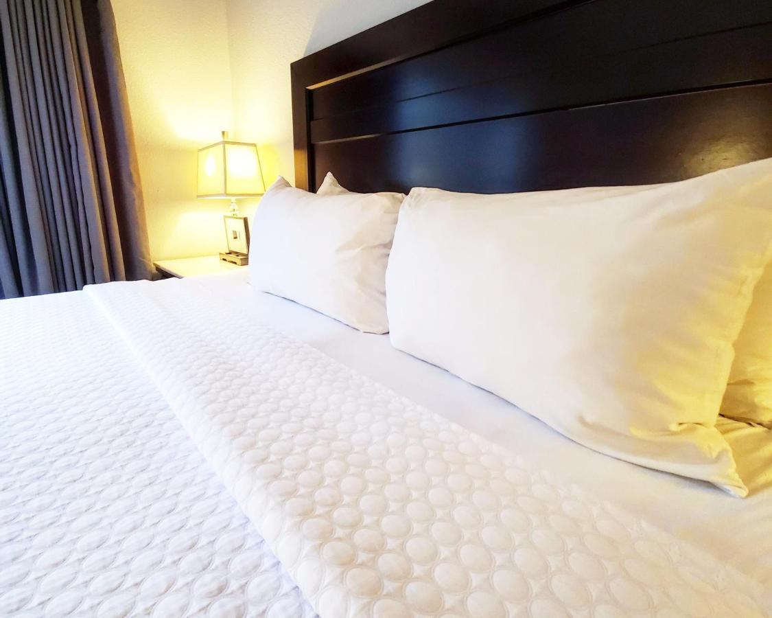 Crowne Plaza Milwaukee South By Ihg Hotel Room photo