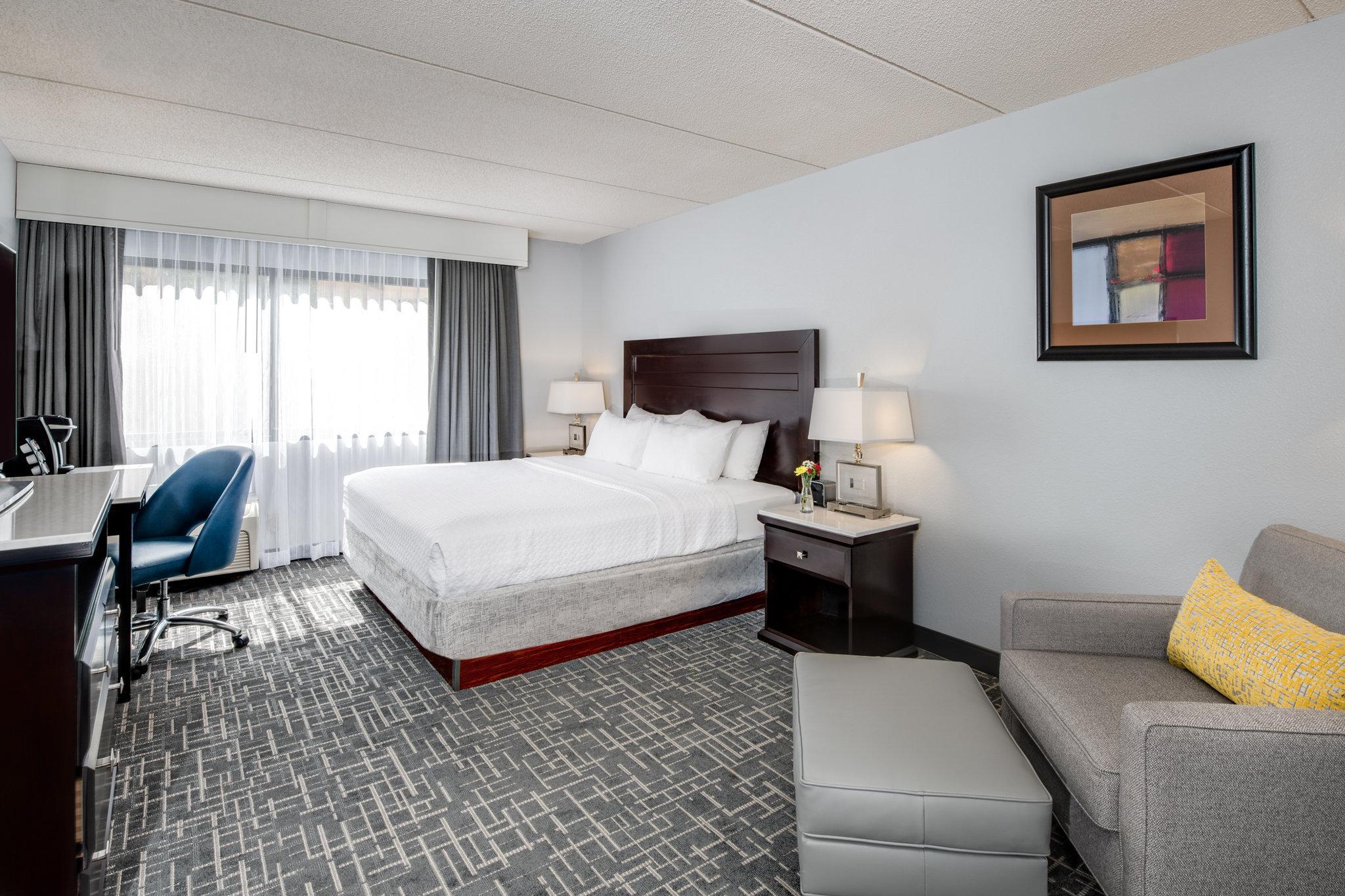 Crowne Plaza Milwaukee South By Ihg Hotel Exterior photo