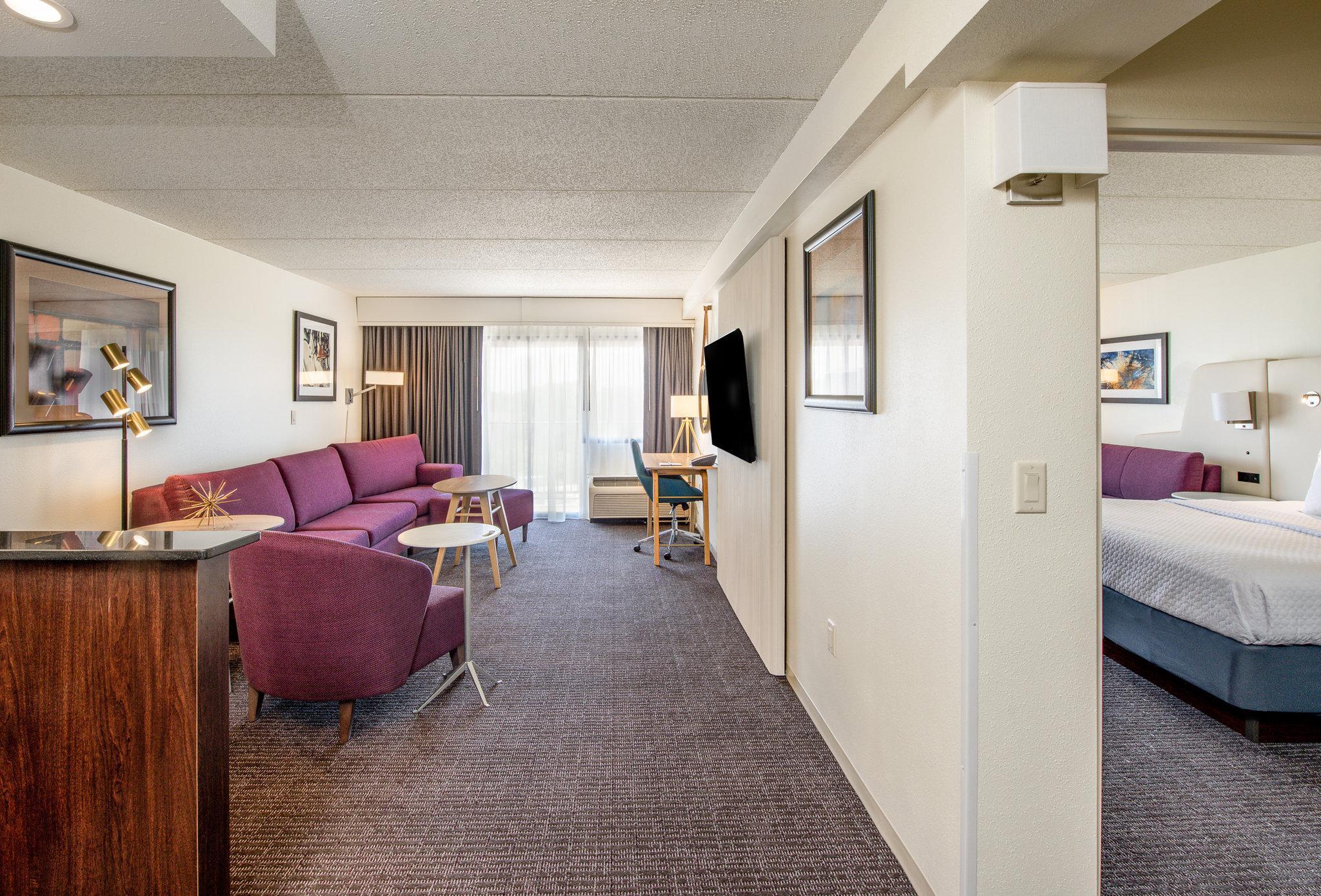 Crowne Plaza Milwaukee South By Ihg Hotel Exterior photo
