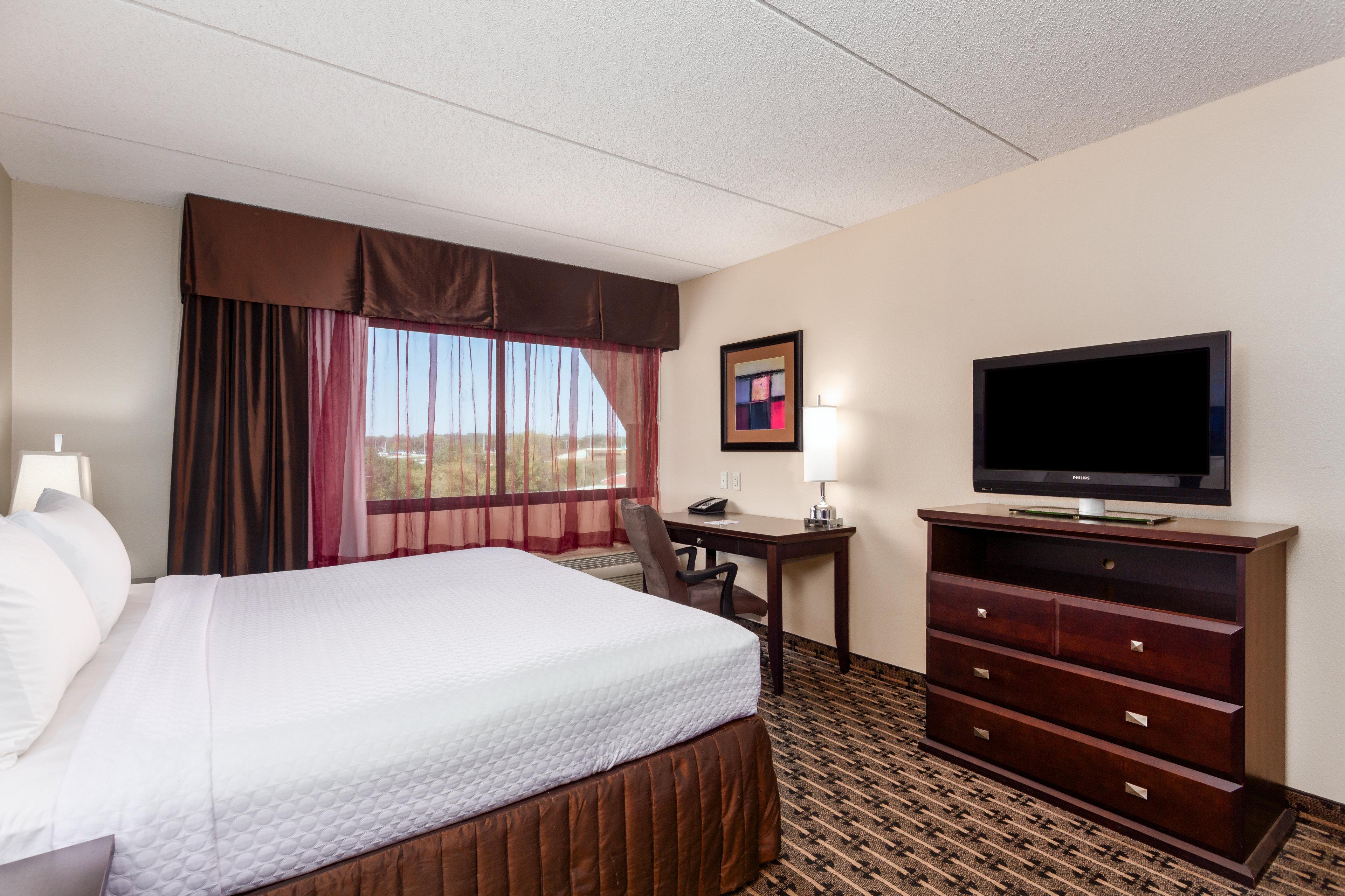 Crowne Plaza Milwaukee South By Ihg Hotel Exterior photo