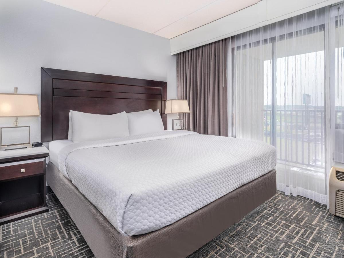 Crowne Plaza Milwaukee South By Ihg Hotel Exterior photo