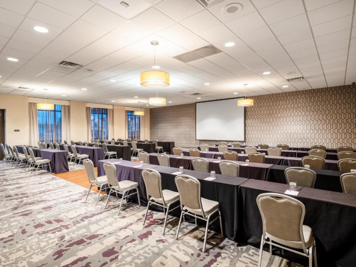 Crowne Plaza Milwaukee South By Ihg Hotel Exterior photo