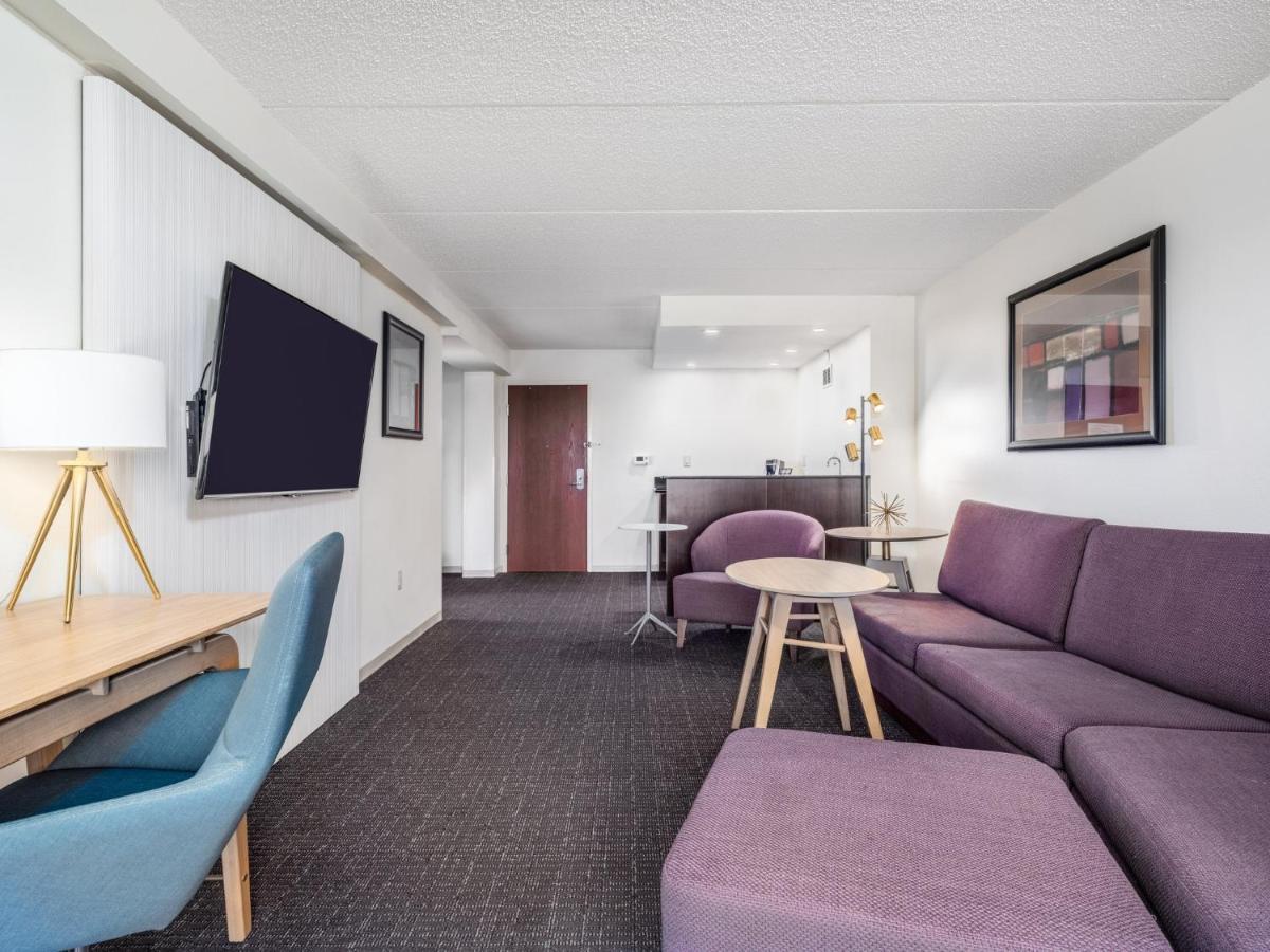 Crowne Plaza Milwaukee South By Ihg Hotel Exterior photo