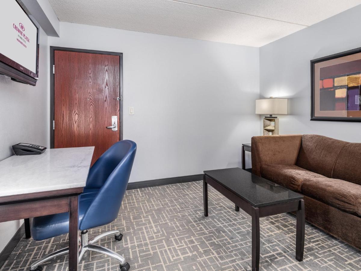 Crowne Plaza Milwaukee South By Ihg Hotel Exterior photo