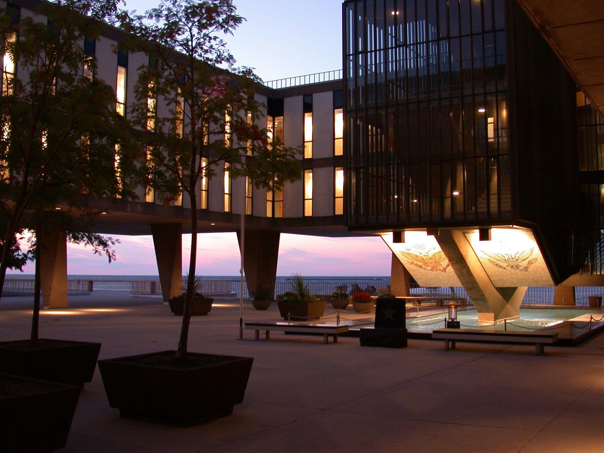 Crowne Plaza Milwaukee South By Ihg Hotel Exterior photo