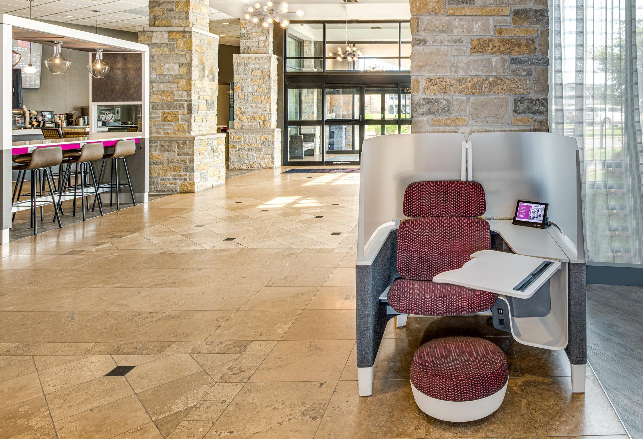 Crowne Plaza Milwaukee South By Ihg Hotel Exterior photo